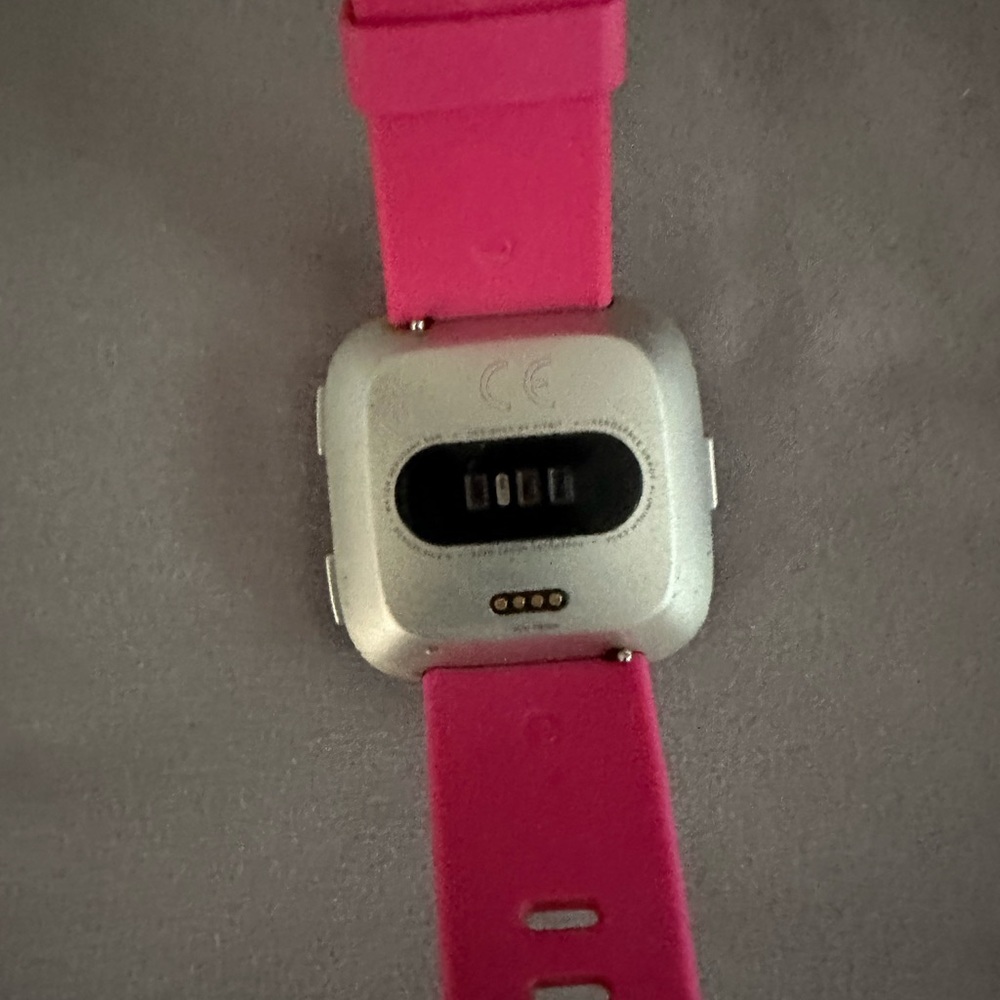 Fitbit Versa - Picture 2 of 4